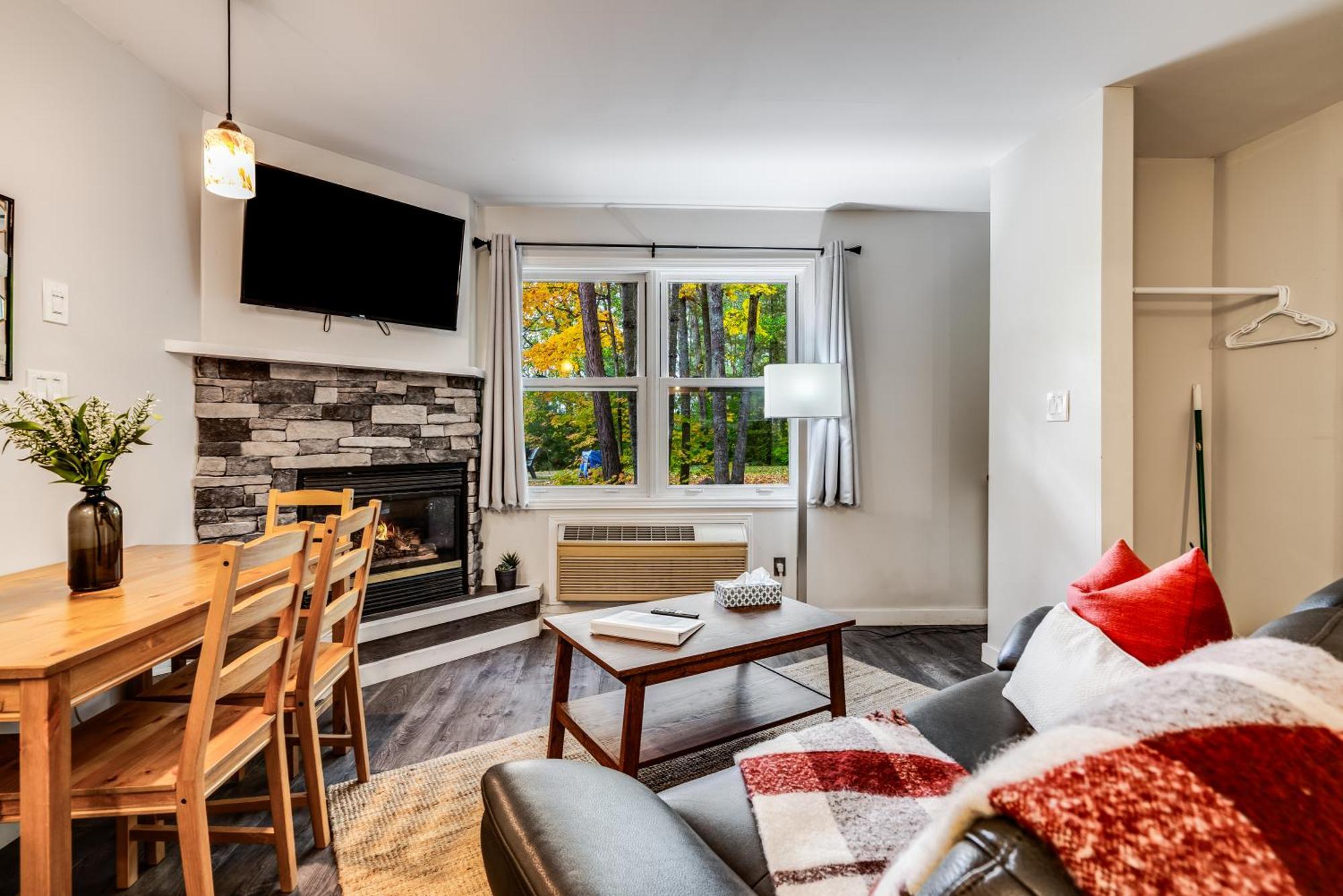 Muskoka Waterfront Retreat Βίλα Dwight Εξωτερικό φωτογραφία
